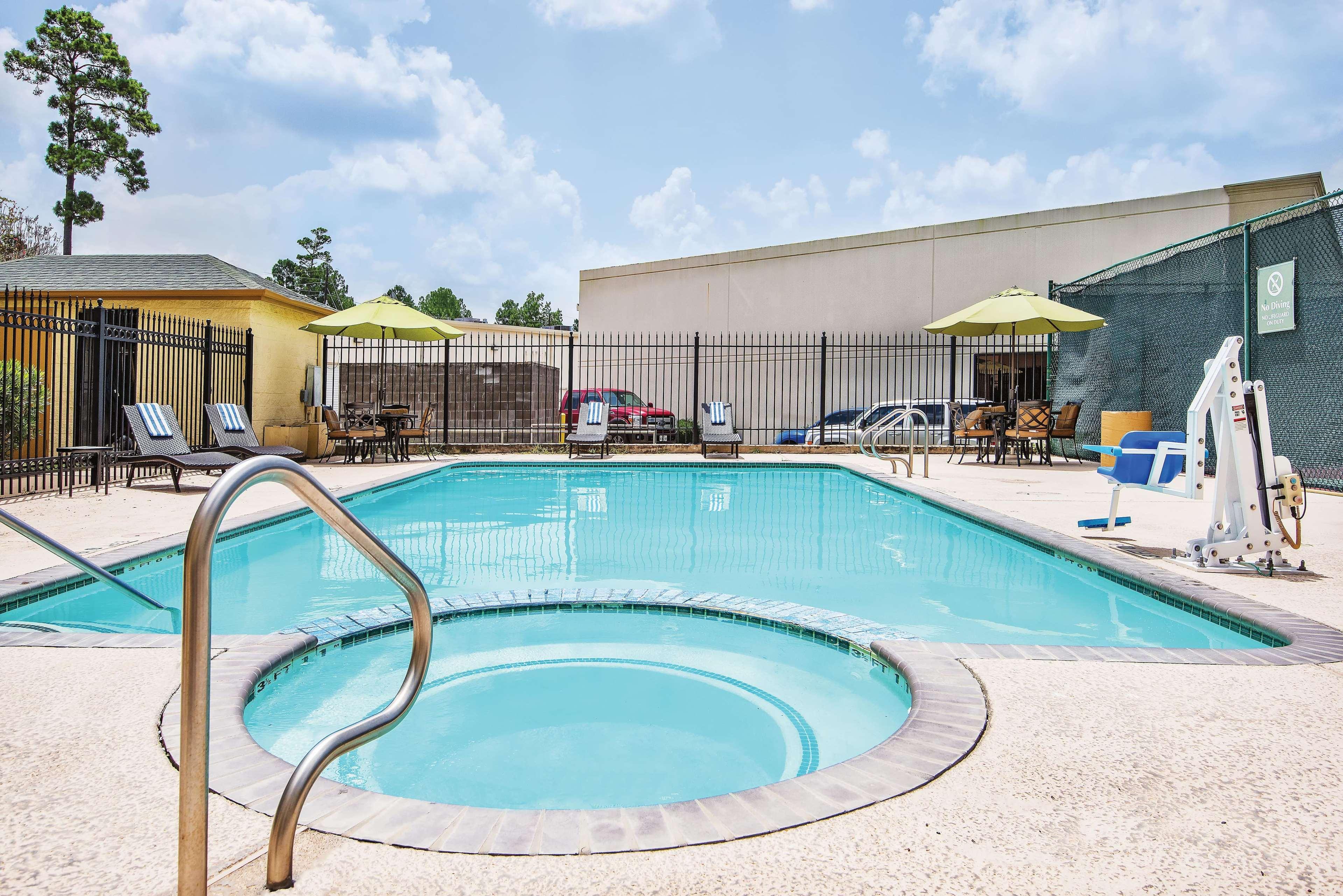 La Quinta Inn & Suites By Wyndham The Woodlands Spring Exterior foto